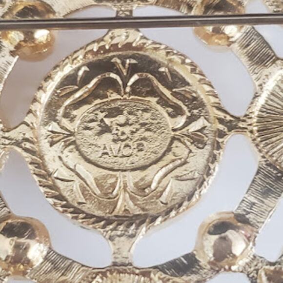 KJL for Avon Brooch Pendant Gold Tone with Faux Pearls Kenneth J Lane Vintage - Picture 2 of 6